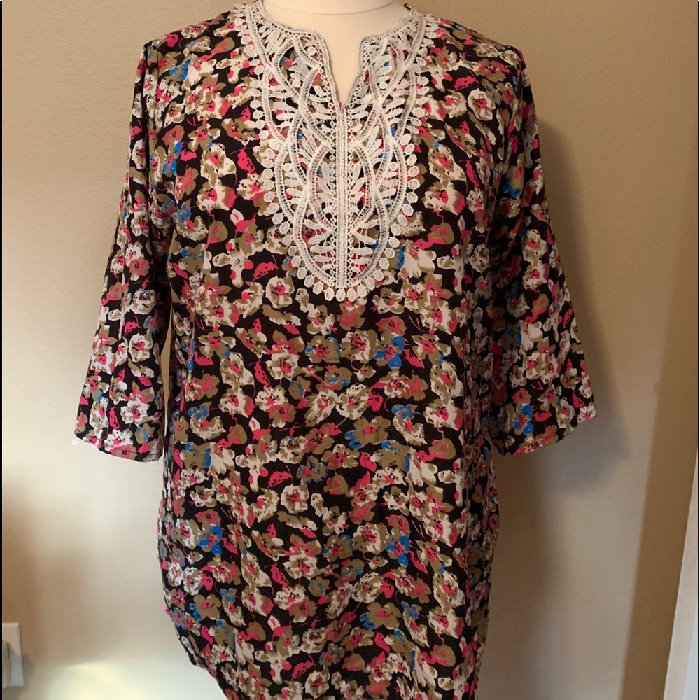 NWT Large tunic with lace neckline